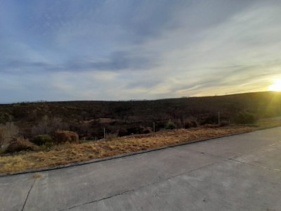 HERMOSO TERRENO CON VISTA EN ALTOS DE CARLOS PAZ !!