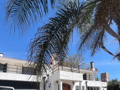 CASA CON PILETA VILLA DEL LAGO