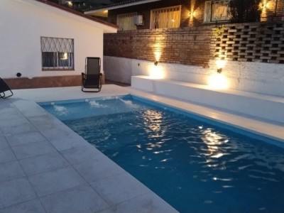CASA CON PARQUE Y PILETA