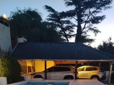 CASA CON PARQUE Y PILETA