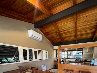 ESPECTACULAR CASA CON SALIDA AL LAGO