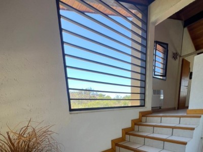 ESPECTACULAR CASA CON SALIDA AL LAGO