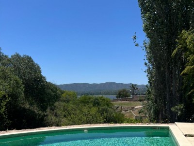 ESPECTACULAR CASA CON SALIDA AL LAGO