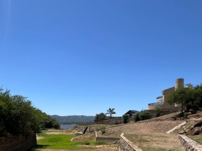 ESPECTACULAR CASA CON SALIDA AL LAGO