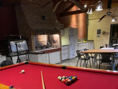 EXCELENTE PROPIEDAD, VISTA, GRAN PARQUE Y PILETA !!