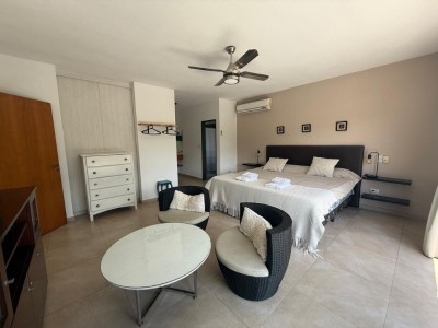 ESPECTACULAR CASA SOBRE EL RÍO Y CERCA DEL CENTRO