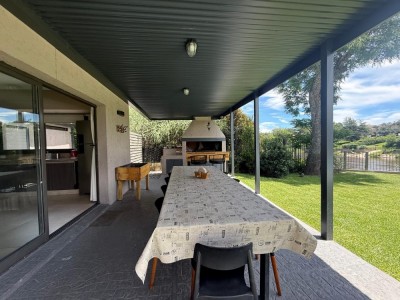 ESPECTACULAR CASA SOBRE EL RÍO Y CERCA DEL CENTRO