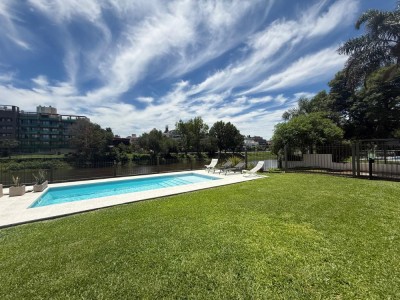 ESPECTACULAR CASA SOBRE EL RÍO Y CERCA DEL CENTRO