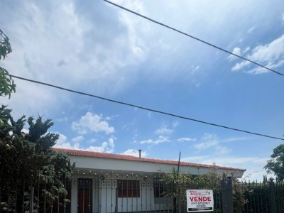 CASA CON PILETA FRENTE AL RIO