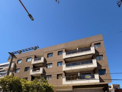 DEPARTAMENTRO CENTRO CON COCHERA