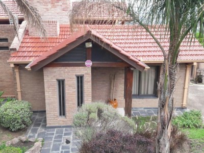 CASA CON PILETA