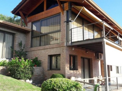 CASA CON PILETA