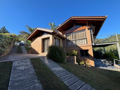 CASA CON PILETA
