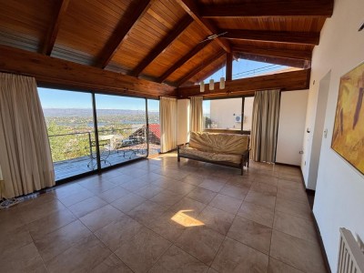 CASA CON PILETA