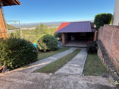 CASA CON PILETA