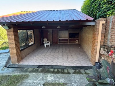 CASA CON PILETA