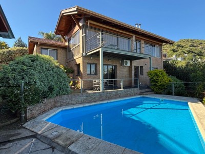 CASA CON PILETA