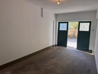 COCHERA / DEPOSITO CENTRICO EN VENTA