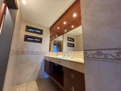 CASA CON PILETA