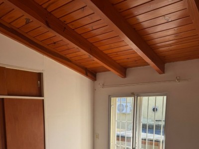 DUPLEX DE 2 DORMITORIOS CON COCHERA Y PILETA 