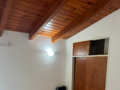 DUPLEX DE 2 DORMITORIOS CON COCHERA Y PILETA 