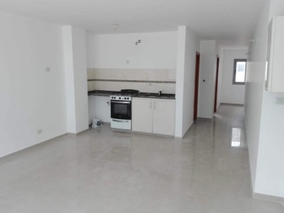DEPTO CENTRICO CON COCHERA Y PILETA