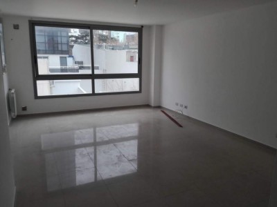 DEPTO CENTRICO CON COCHERA Y PILETA