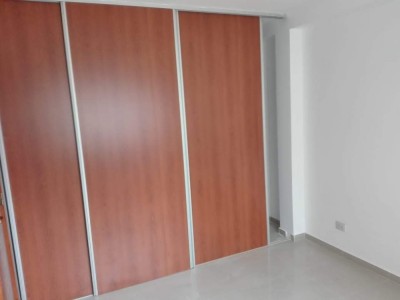 DEPTO CENTRICO CON COCHERA Y PILETA