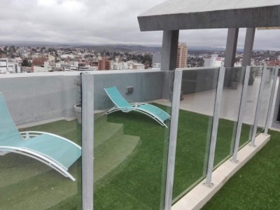 DEPTO CENTRICO CON COCHERA Y PILETA